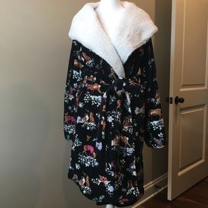 Vera Bradley Black Animal Print Robe with White Collar